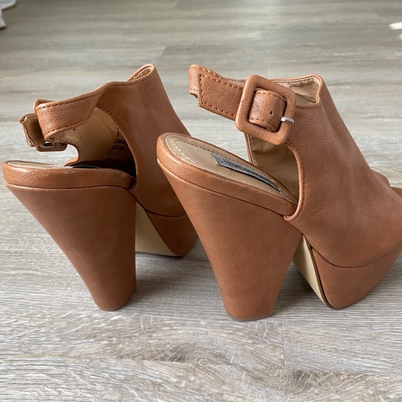 Tan Steve Madden wedge - Picture 3 of 4